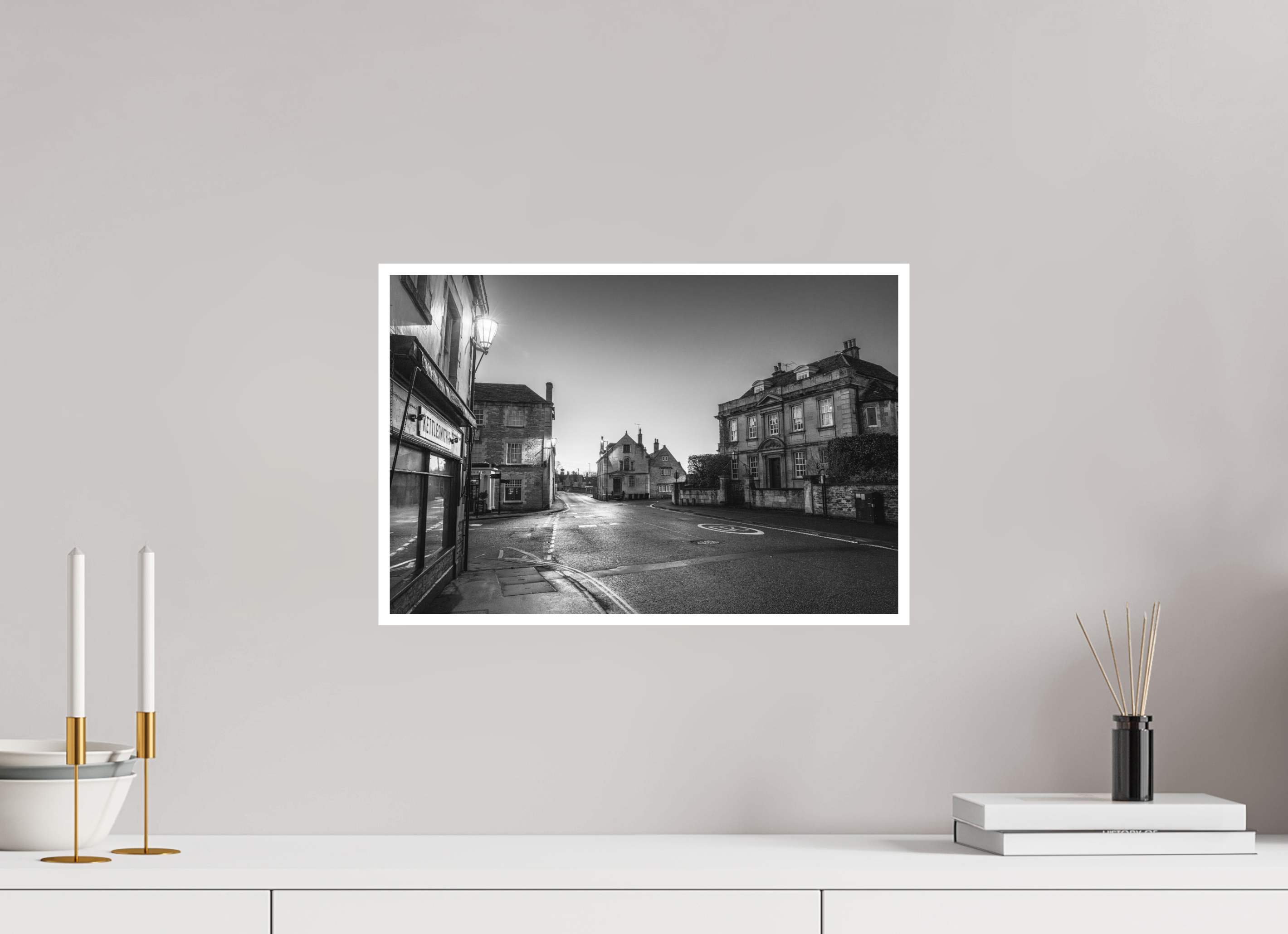 45 x 30 cm, Unframed Fine Art Giclée print on Hahnemühle Photo Rag paper with 1cm border Pickwick Street